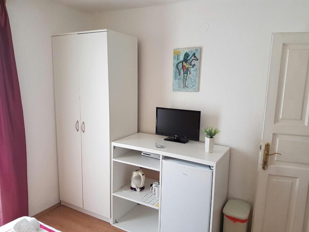 Room 4